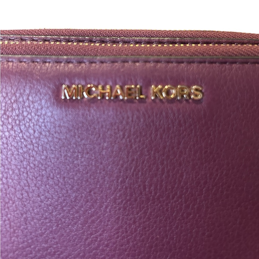 Michael Kors Jet Set Travel Continental Plum /Purple Leather Wristlet/Wallet - Picture 2 of 8